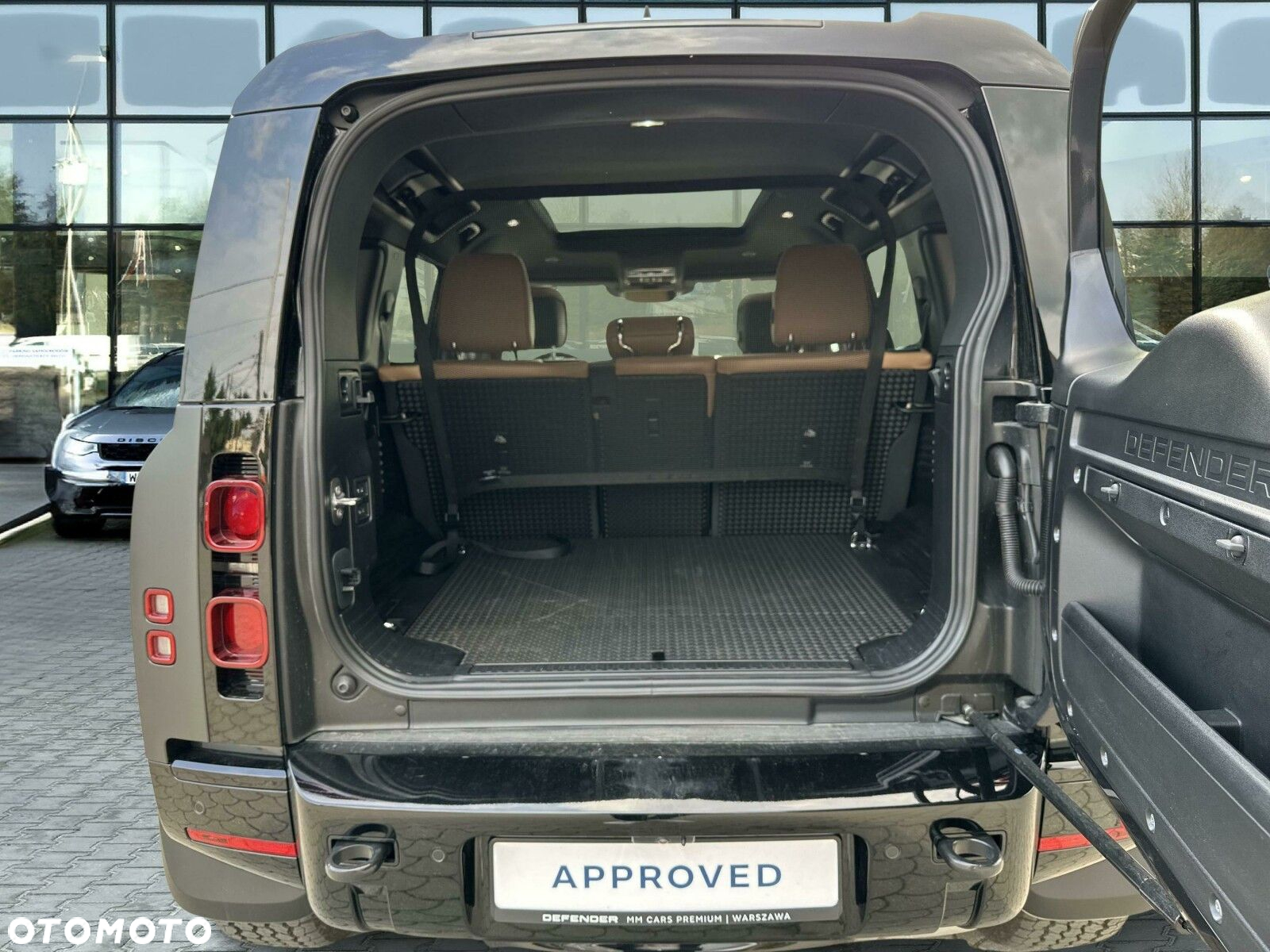 Land Rover Defender - 20