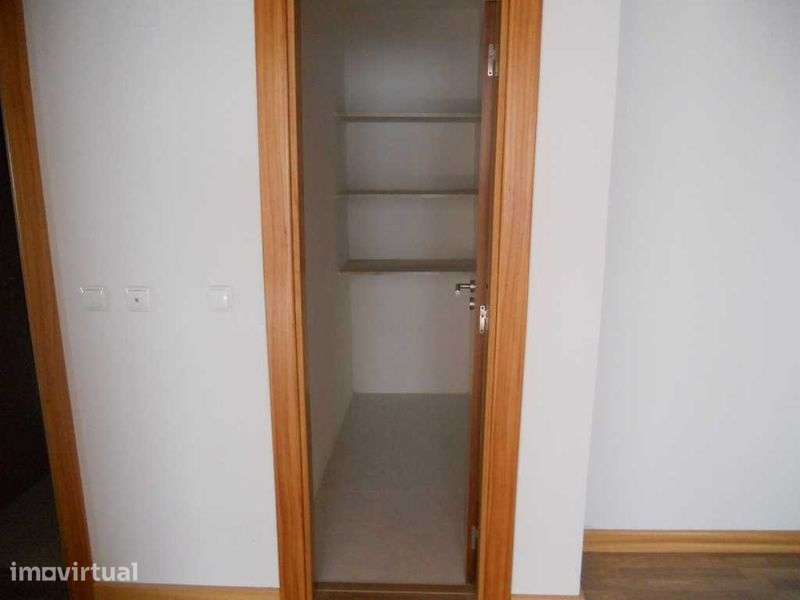 Apartamento T2 sem mobília - Grande imagem: 5/9