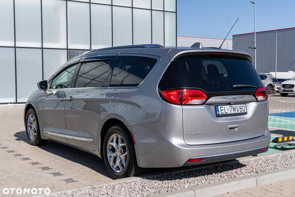Chrysler Pacifica - 11
