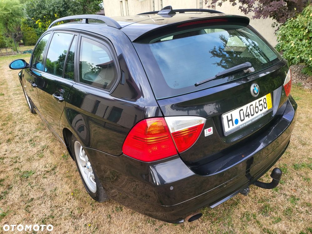 BMW Seria 3 318i Touring - 30