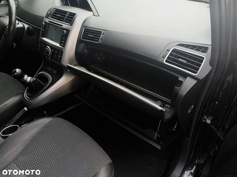 Toyota Verso 1.8 Prestige 7os EU6 - 28