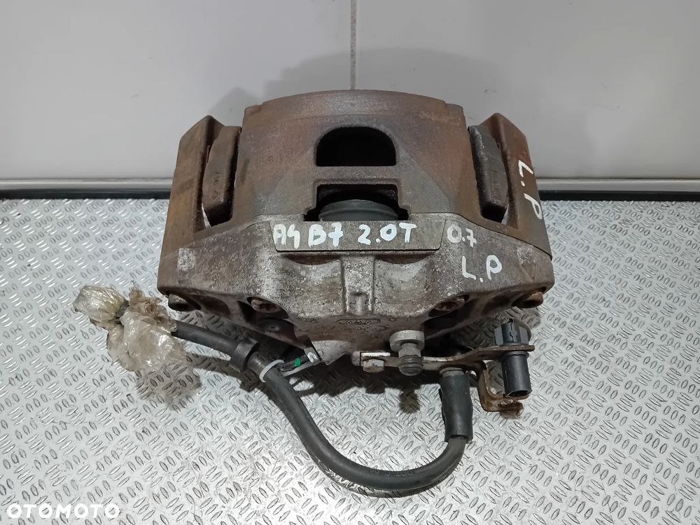 zacisk hamulcowy lewy przód  Audi A4 B7 2.0 TFSI 2007 - 1