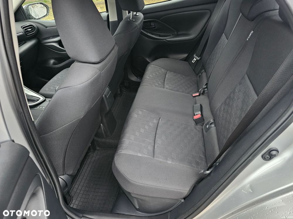 Toyota Yaris - 10