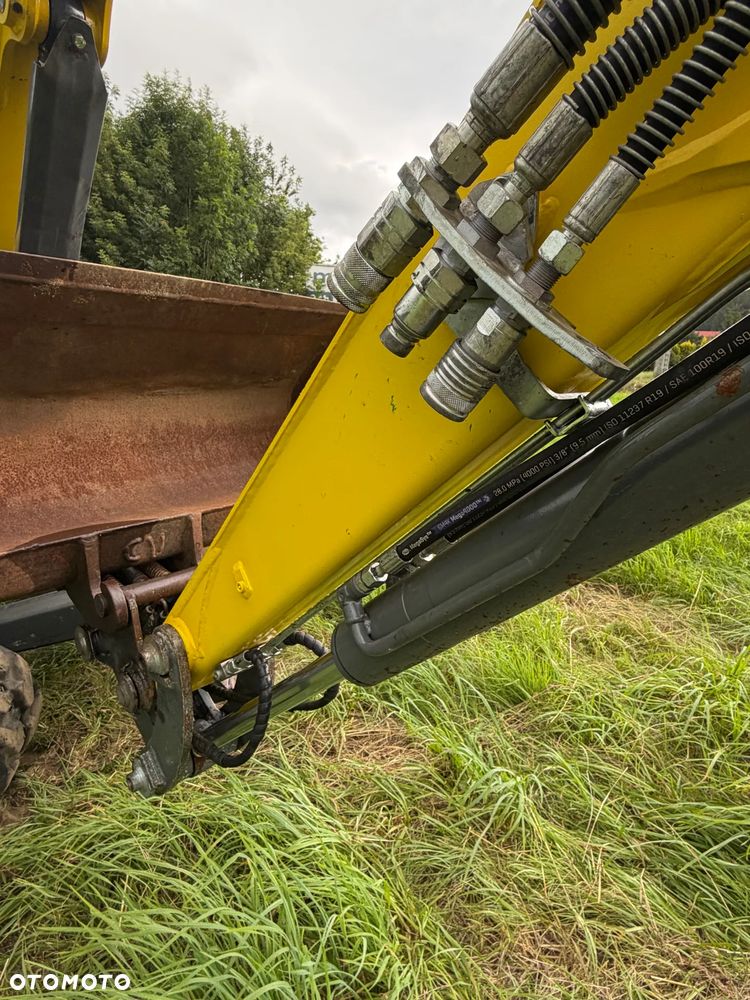 Wacker Neuson EZ38 koparka Gąsienicowa 4 tony. 2018 rok. Maszyna jak nowa 1600mtg.  Aktualna DEKRA BMWT 2026r. dodatkowa linia Hydrauliczna. Zamki na tłokach. Szybko-złącze Hydrauliczne. zmiana łyżek bez wychodzenia z Kabiny! Ani deka luzów wycieków. Okazja! 2 łyżki Oryginalne skandynawskiego typu. Yanmar silnik. Maszyna z Norwegii z Gospodarstwa Aktualna Dokumentacja! ani deka luzów i wycieków! OKAZJA Linia Hydr. Plus. Długie ramię PLUS. Oświetlenie LED. Gąski bardzo ładne. Wielka Okazja! Pełne sterowanie z dżojstików!! - 20