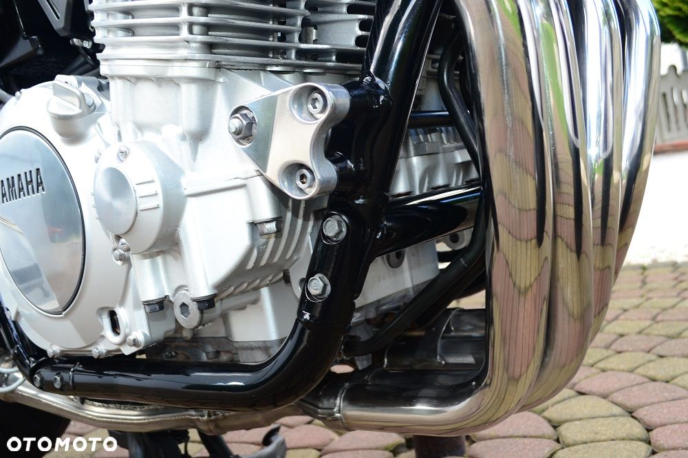 Yamaha XJR - 21
