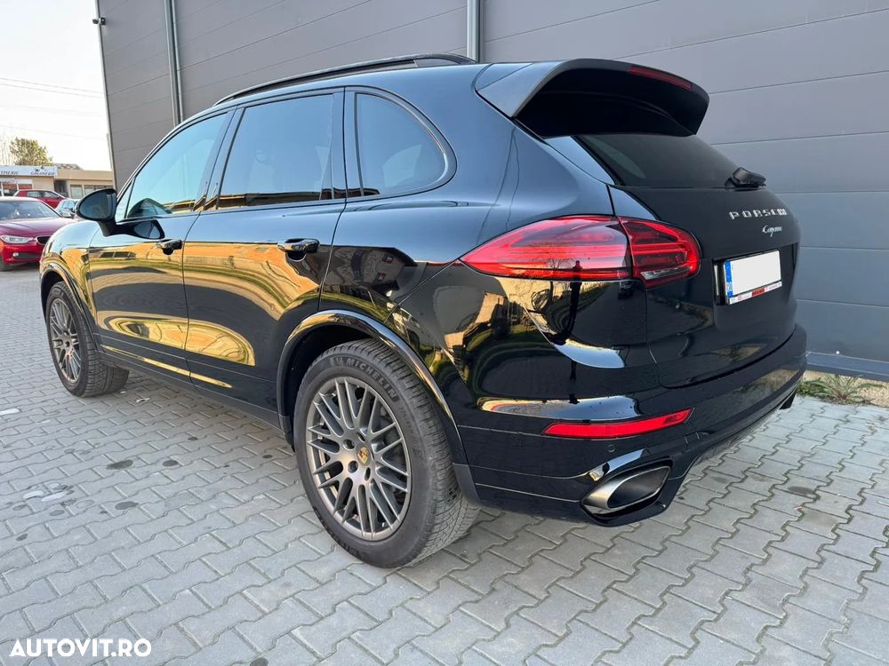 Porsche Cayenne 3.0 L - 7