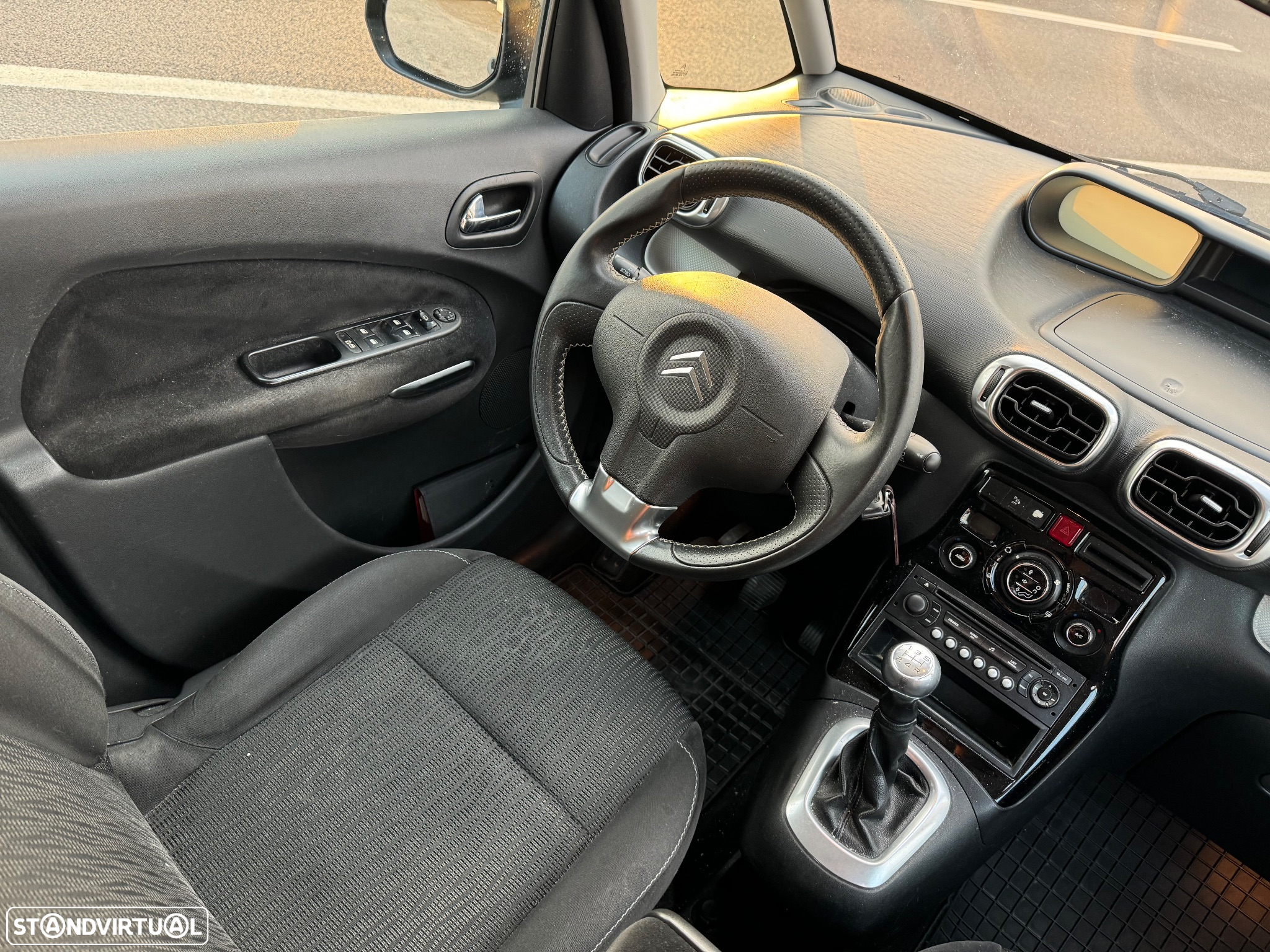 Citroën C3 Picasso 1.6 HDi Exclusive Airdream - 12