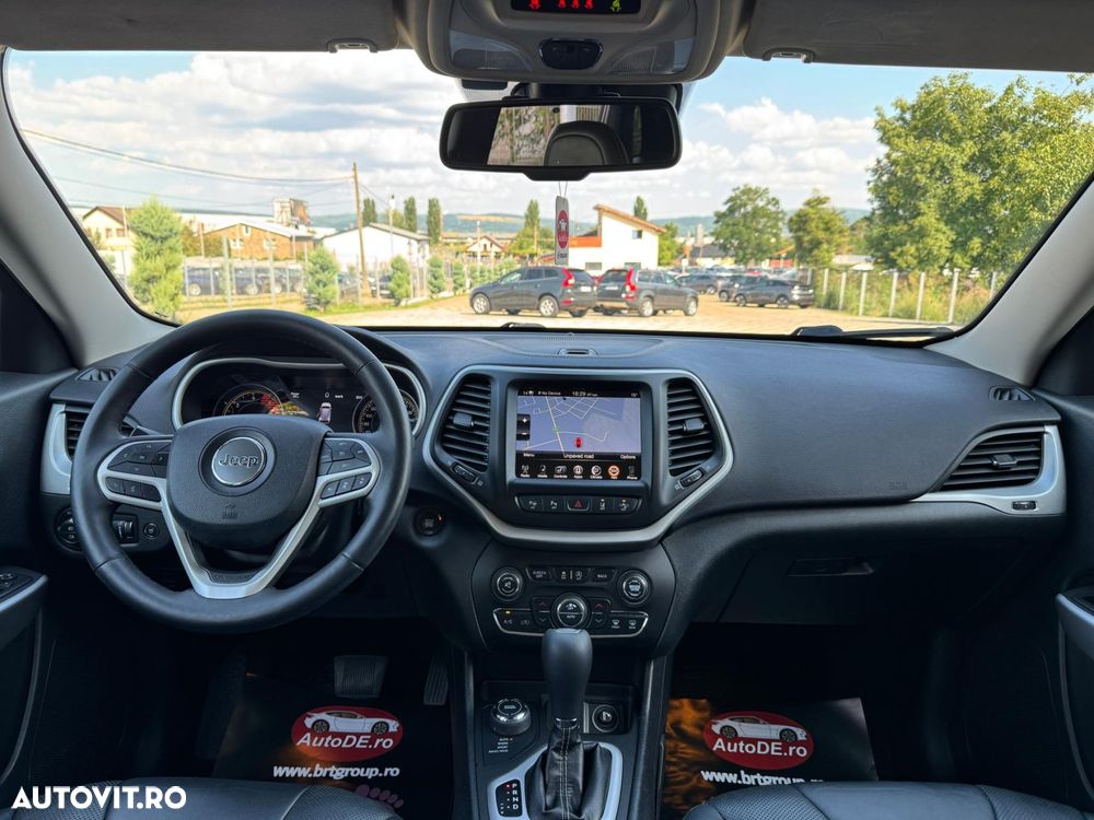 Jeep Cherokee - 8