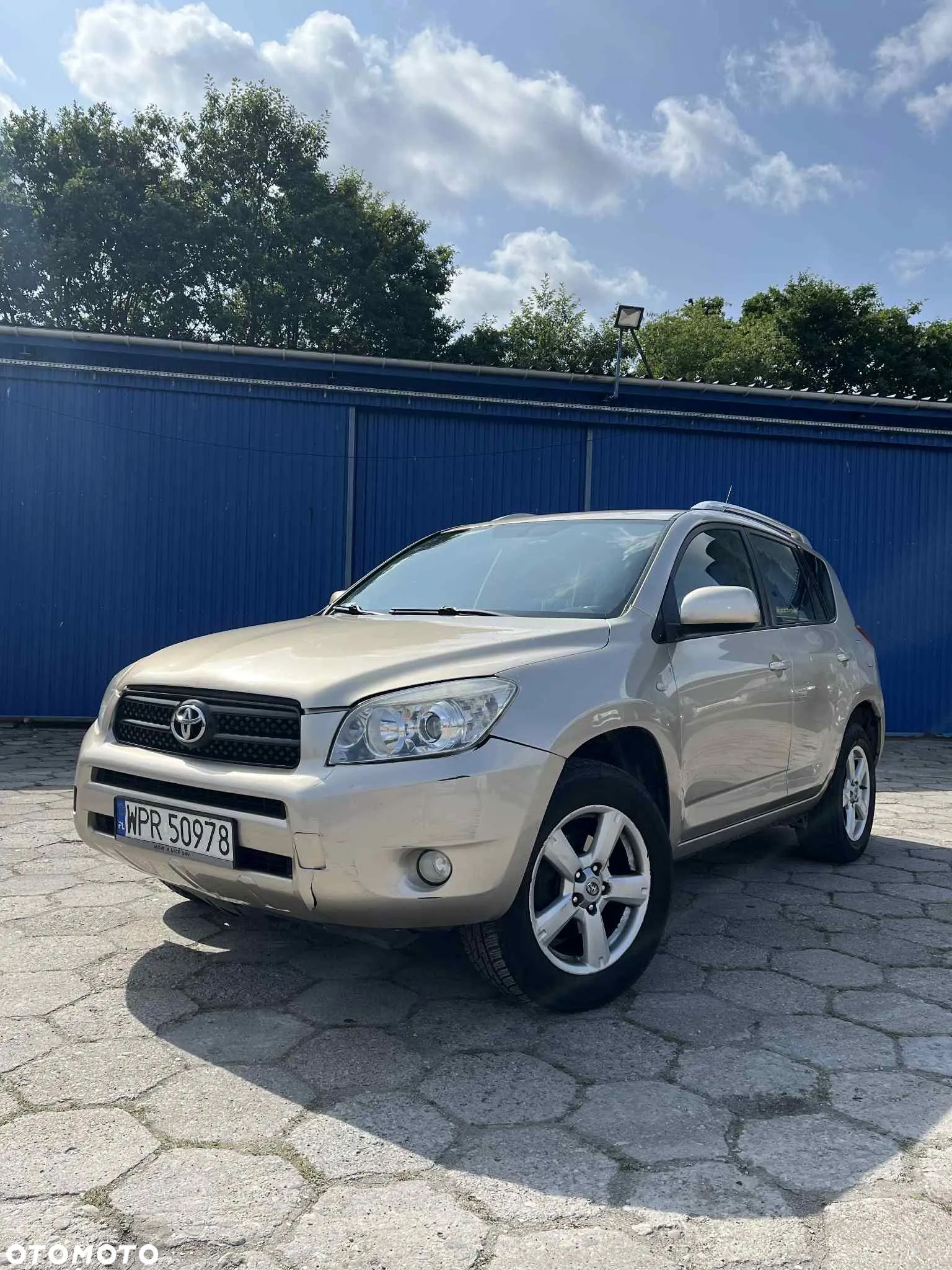 Toyota RAV4 - 1