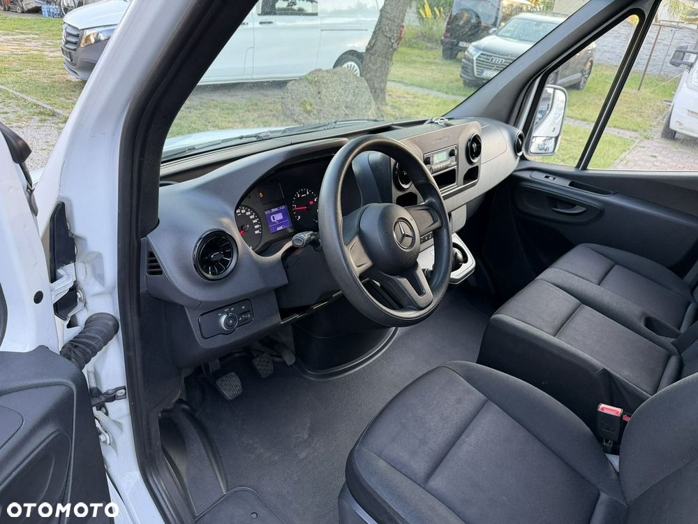 Mercedes-Benz Sprinter - 22