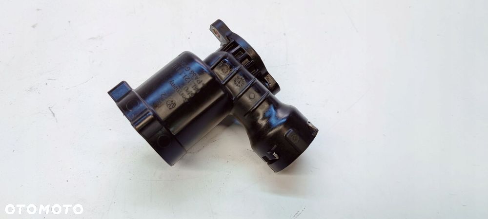 OBUDOWA TERMOSTATU AUDI A4 B9 A5 2.0 TDI 04L121111H - 1