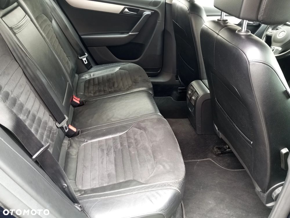 Volkswagen Passat Variant 2.0 TDI 4Mot Highline DSG - 20