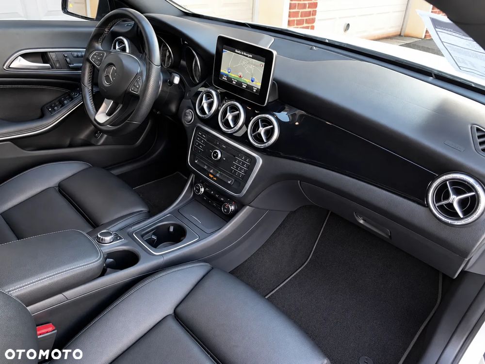 Mercedes-Benz CLA 250 4Matic 7G-DCT AMG Line - 37