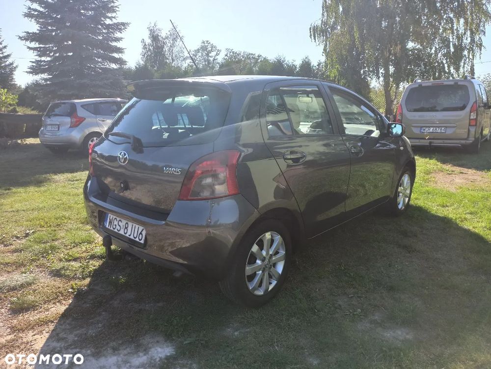 Toyota Yaris - 8