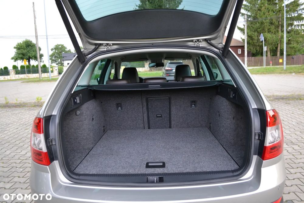 Skoda Octavia Combi 2.0 TDI 4x4 DSG Scout - 21