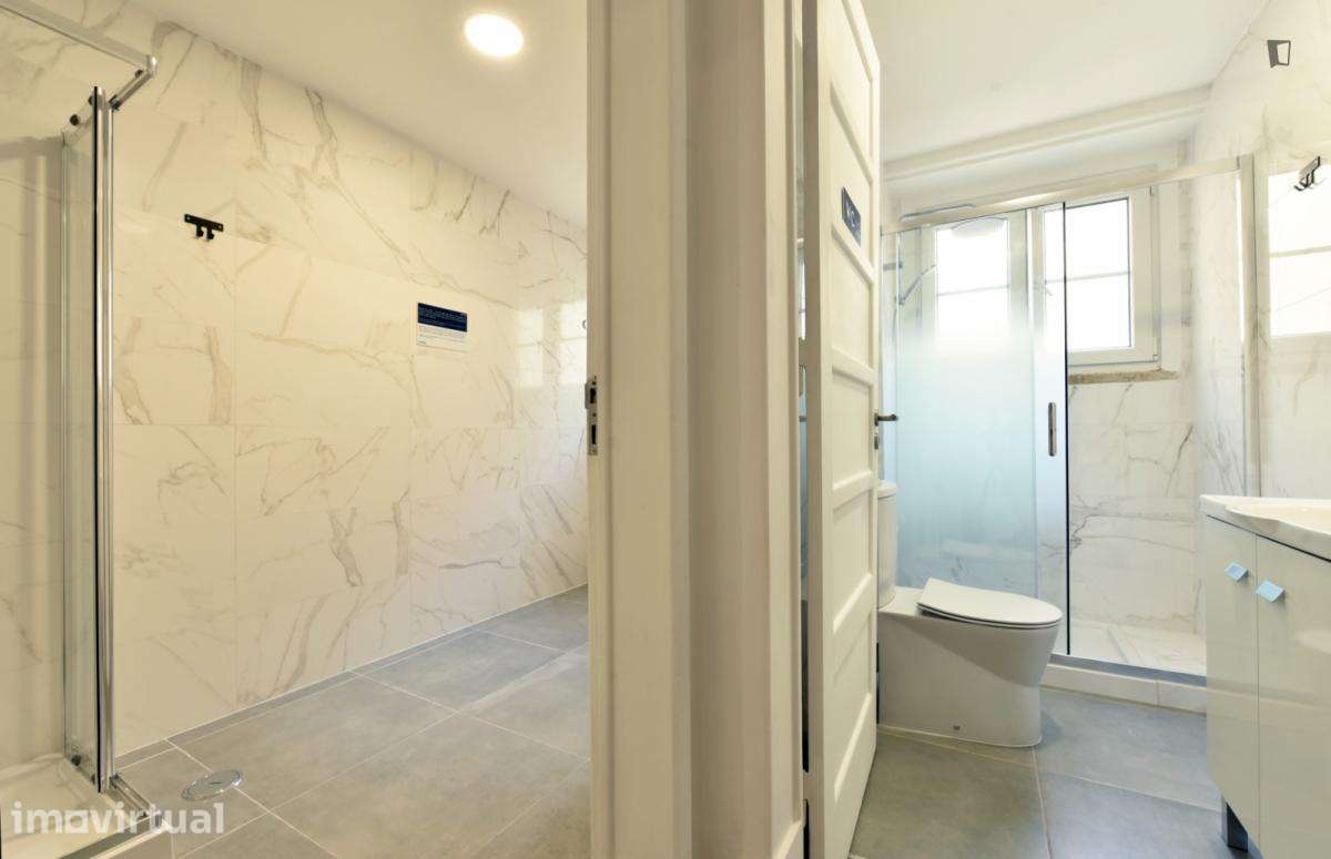 Quarto - localizado em Marquês de Pombal Lisbon - Grande imagem: 2/23