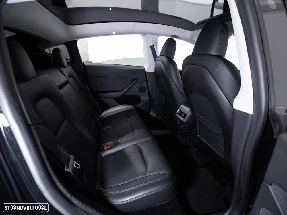 Tesla Model Y Long Range Dual Motor AWD - 11