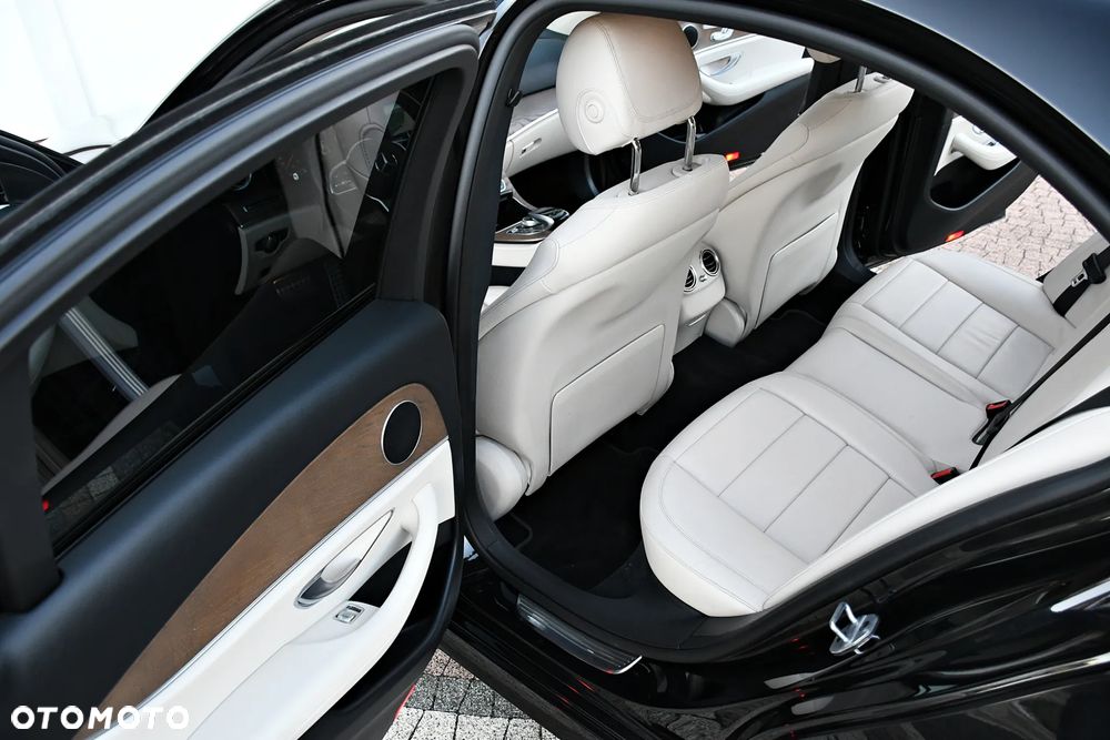 Mercedes-Benz Klasa E 220 d 4-Matic Business Edition 9G-TRONIC - 24
