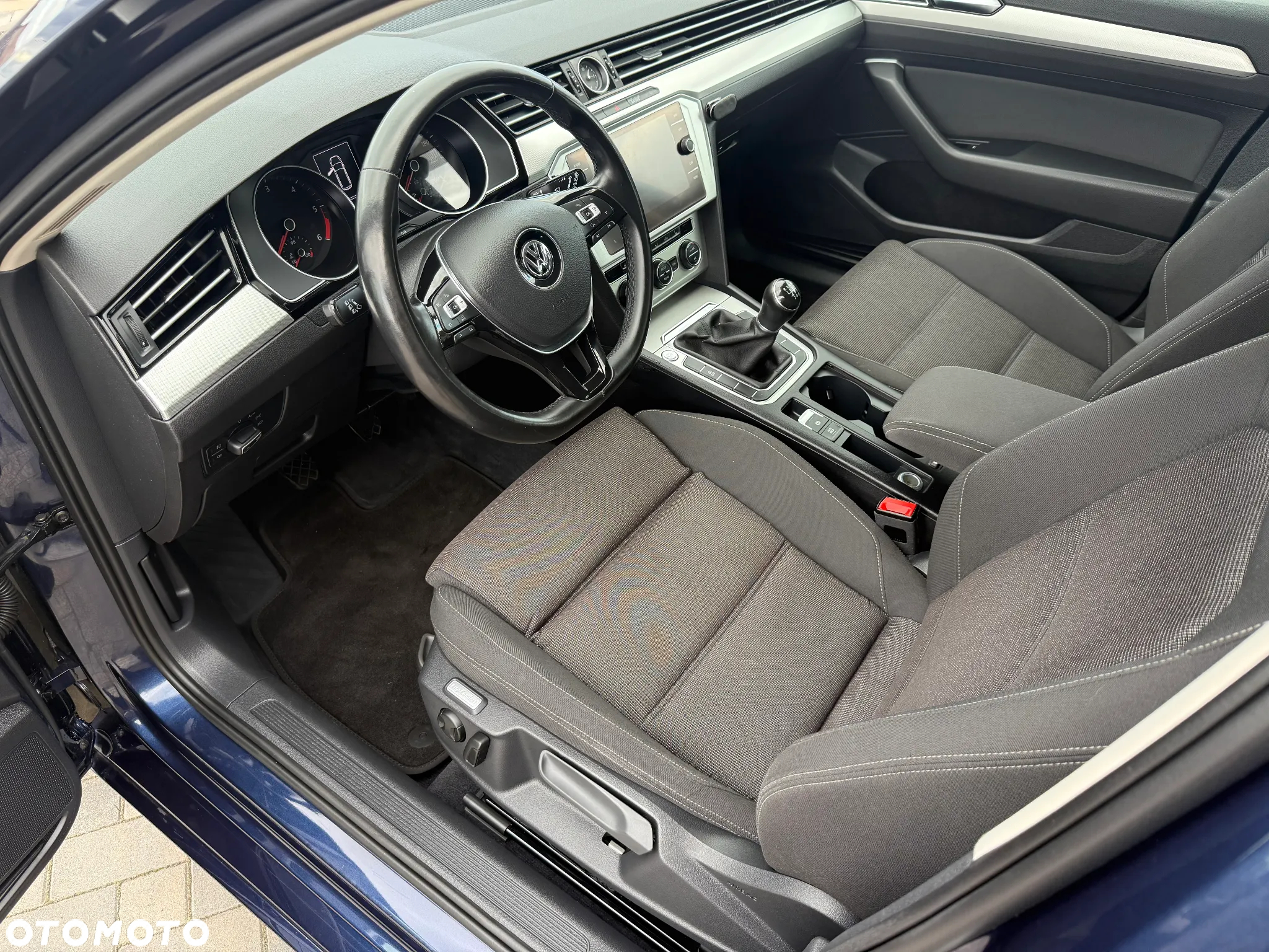 Volkswagen Passat 2.0 TDI BMT Highline - 22