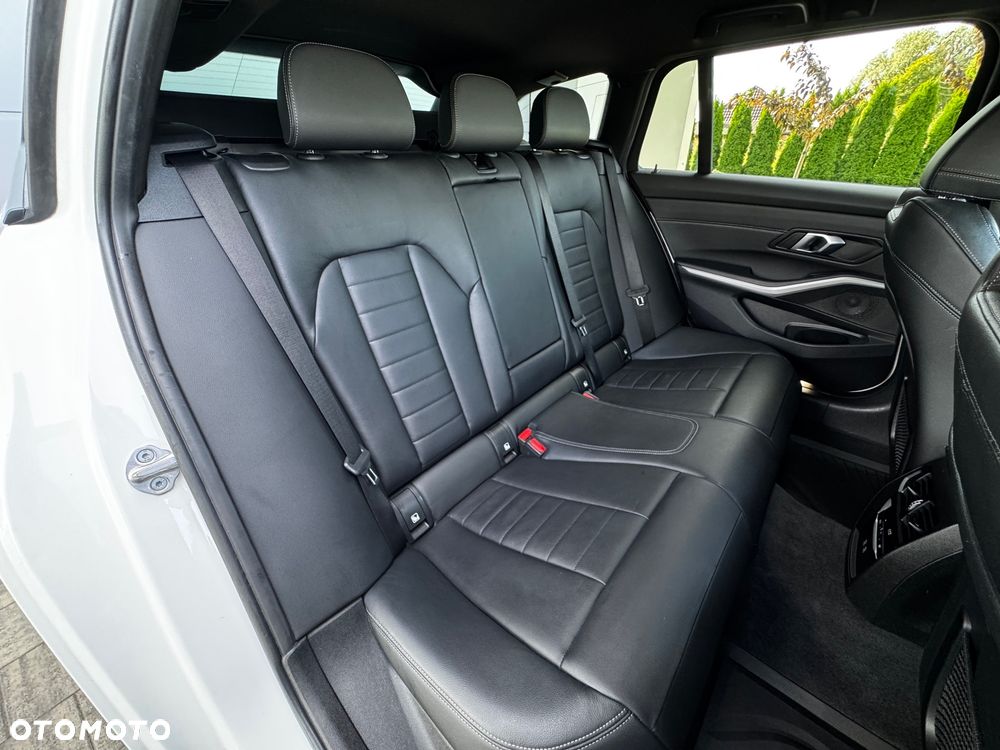 BMW Seria 3 330d MHEV Sport Line sport - 19