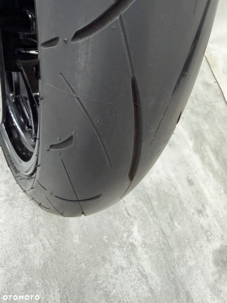 Suzuki GSX - 26