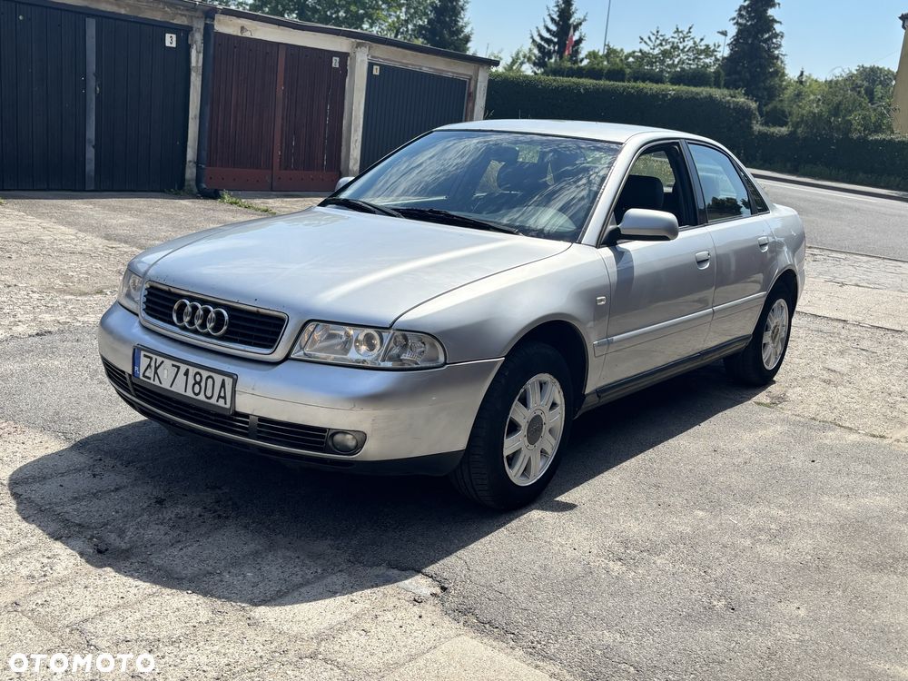Audi A4 Limousine - 1