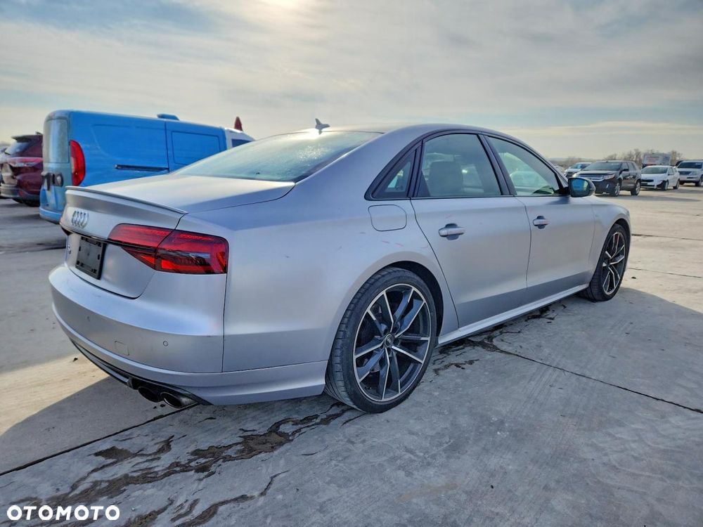 Audi S8 - 6