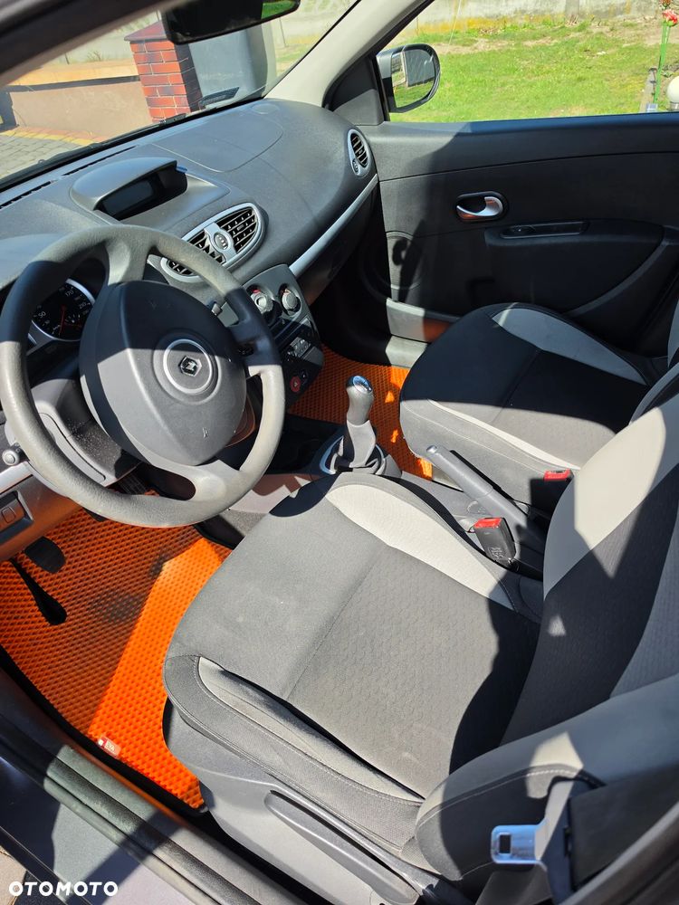 Renault Clio - 12