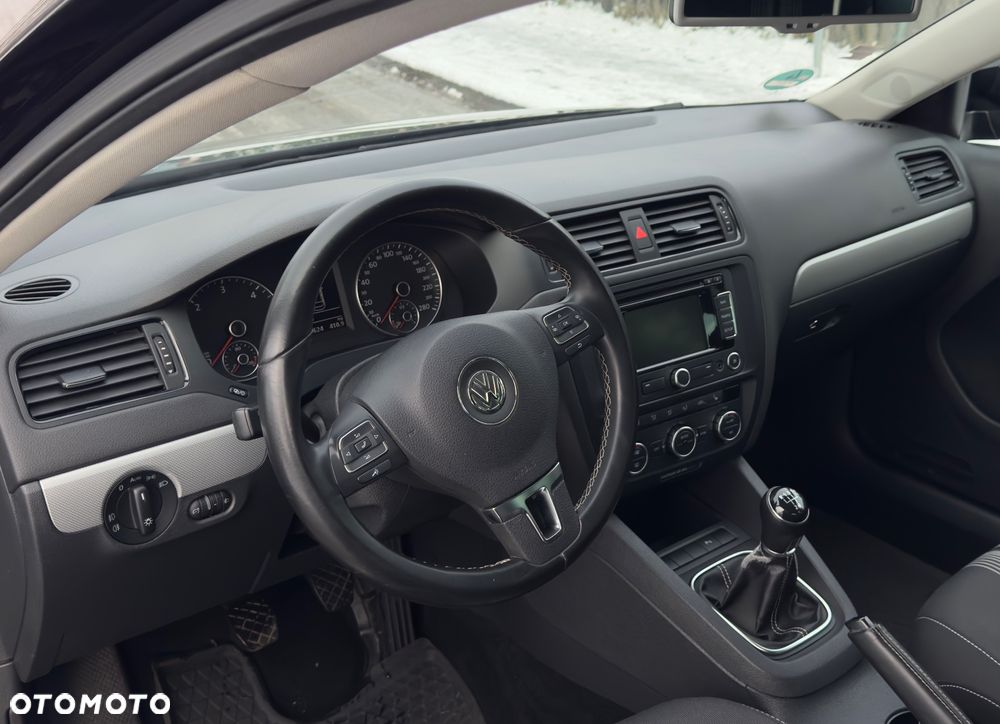 Volkswagen Jetta 1.6 TDI Blue Motion Technology Match - 14