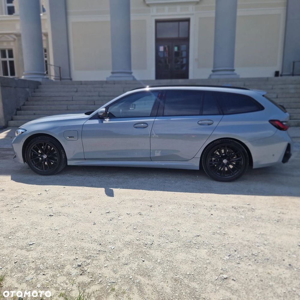 BMW Seria 3 330e xDrive M Sport - 8