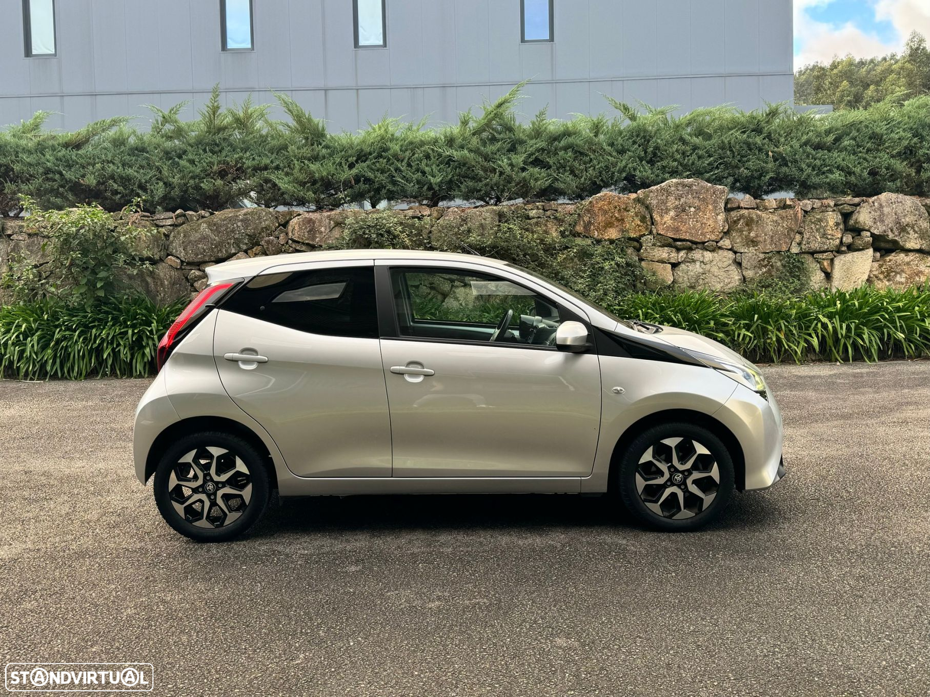 Toyota Aygo 1.0 X-Play Plus - 14
