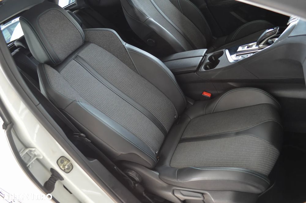 Peugeot 3008 225 e-EAT8 Allure Pack - 32