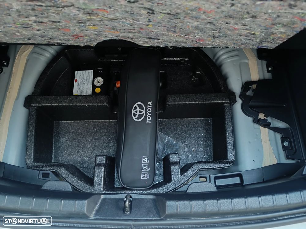 Toyota Yaris 1.5 HSD Comfort+Navi - 32