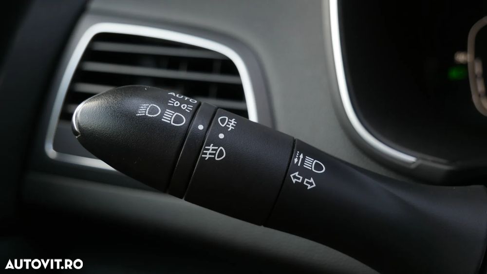 Renault Megane TCe 140 GPF INTENS - 23