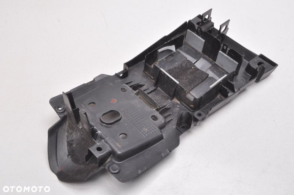 SUZUKI GSX-R 125 OSŁONA OWIEWKA 63111-23K0 TYŁ - 1