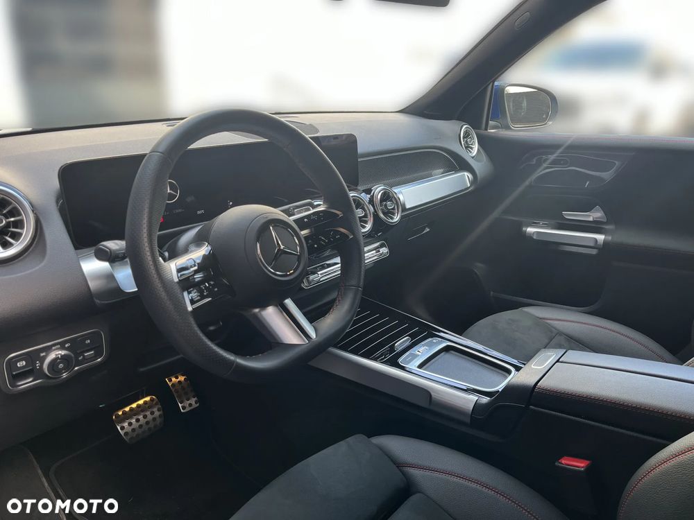 Mercedes-Benz GLB - 11