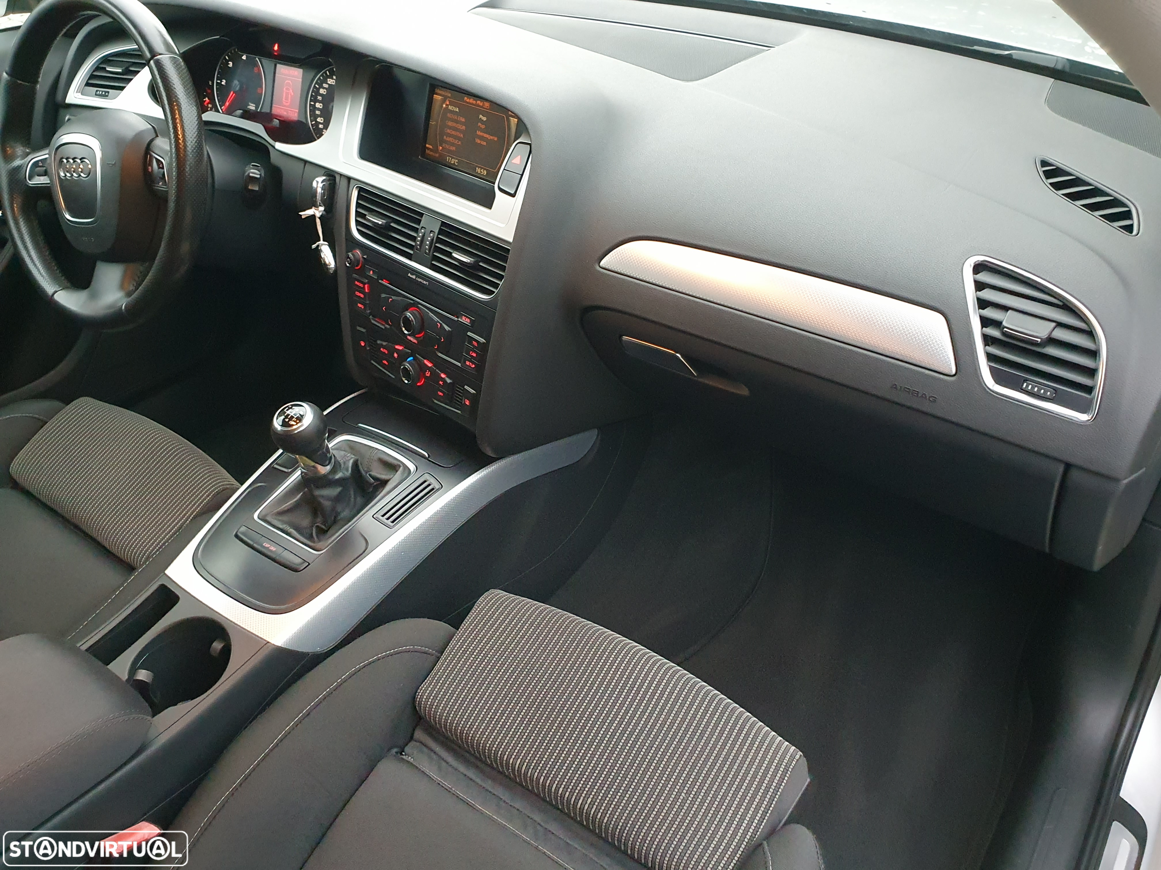 Audi A4 Avant 2.0 TDI Business Line Advance - 23
