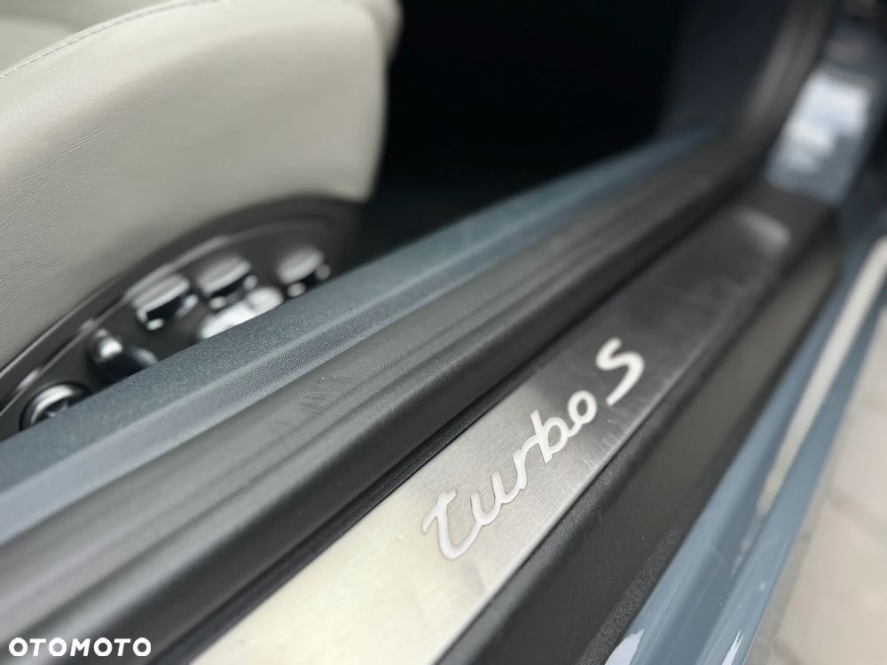 Porsche 911 Turbo S - 22