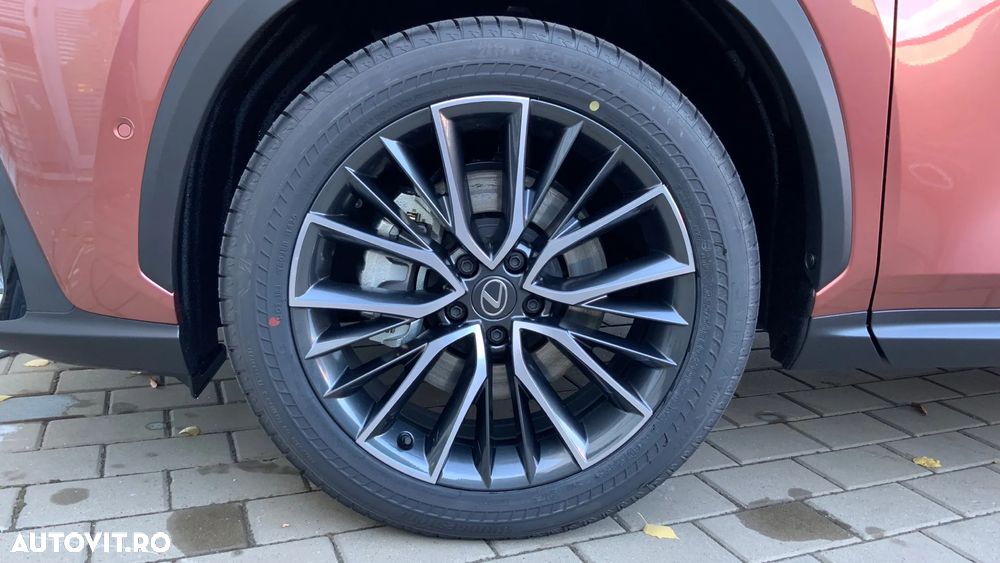 Lexus Seria NX 450h+ AWD CVT PHEV Luxury - 34