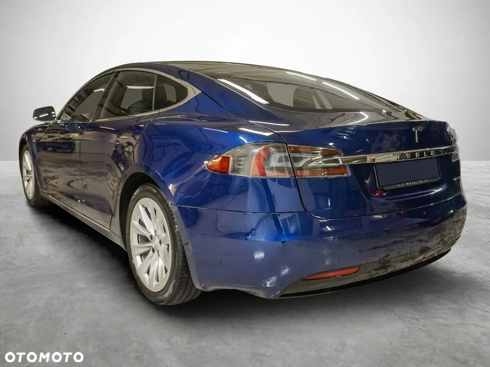 Tesla Model S - 6