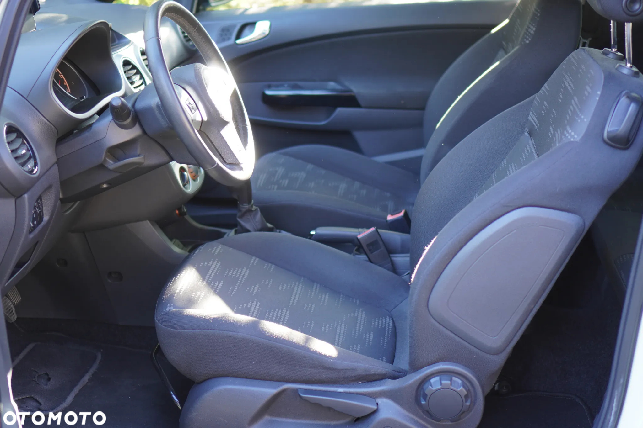Opel Corsa 1.4 16V Satellite - 14