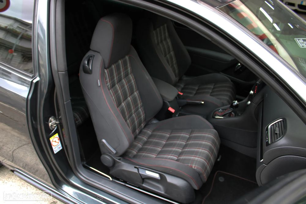 VW Golf 2.0 GTI DSG - 29