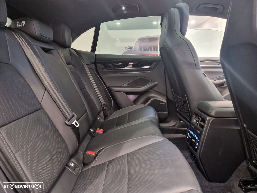 Porsche Macan Electric 4 - 30