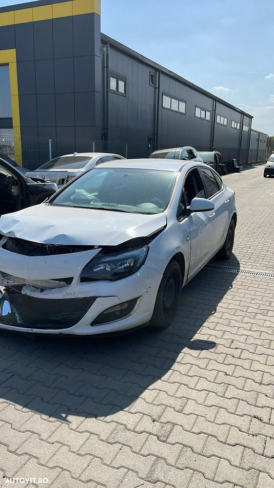Dezmembram Opel Astra J 1.6 B an fabr. 2015 - 3