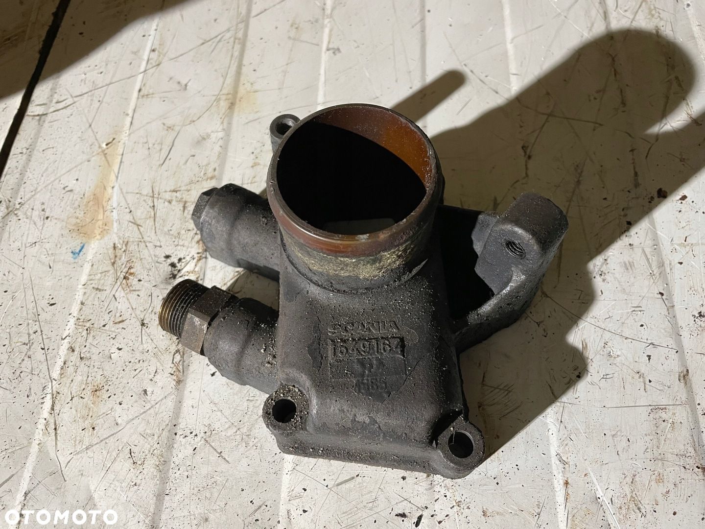 kolektor Króciec Płynu Wody Termostat Scania R 1549164 - 1