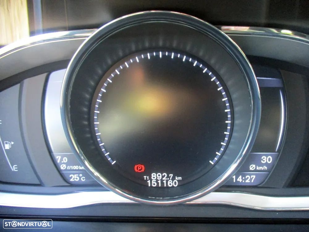 Volvo V60 2.0 D4 R-Design Summum Geartronic - 23