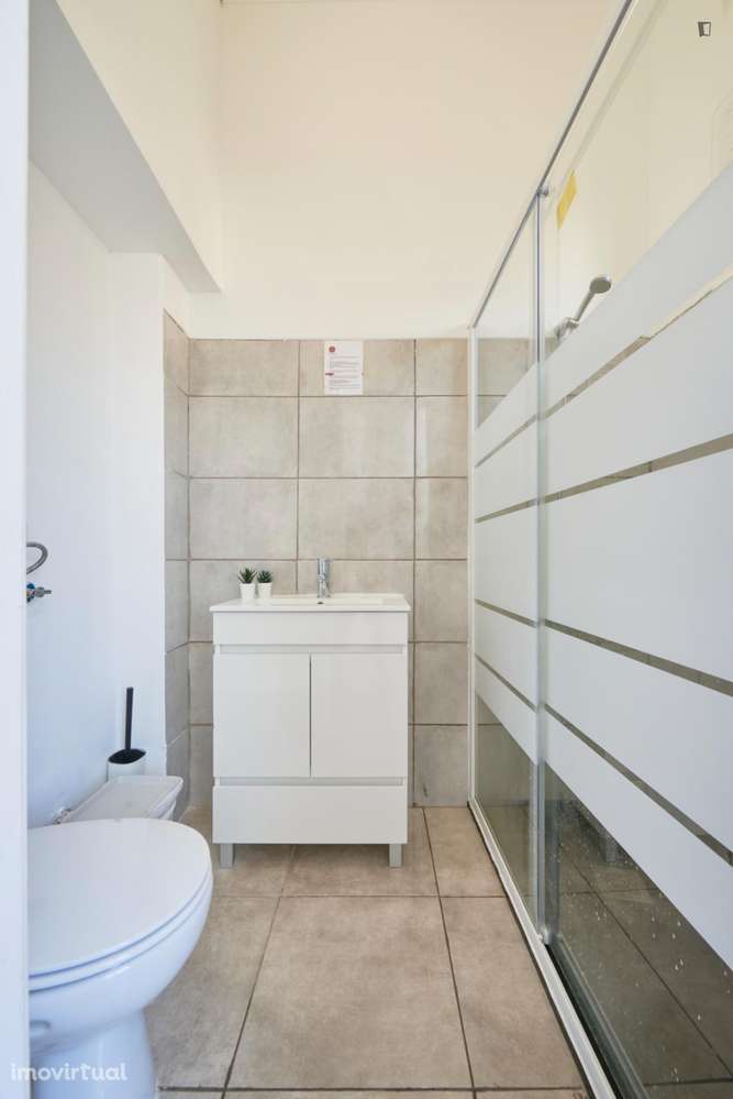 Quarto - localizado em Marquês de Pombal Lisbon - Grande imagem: 3/32