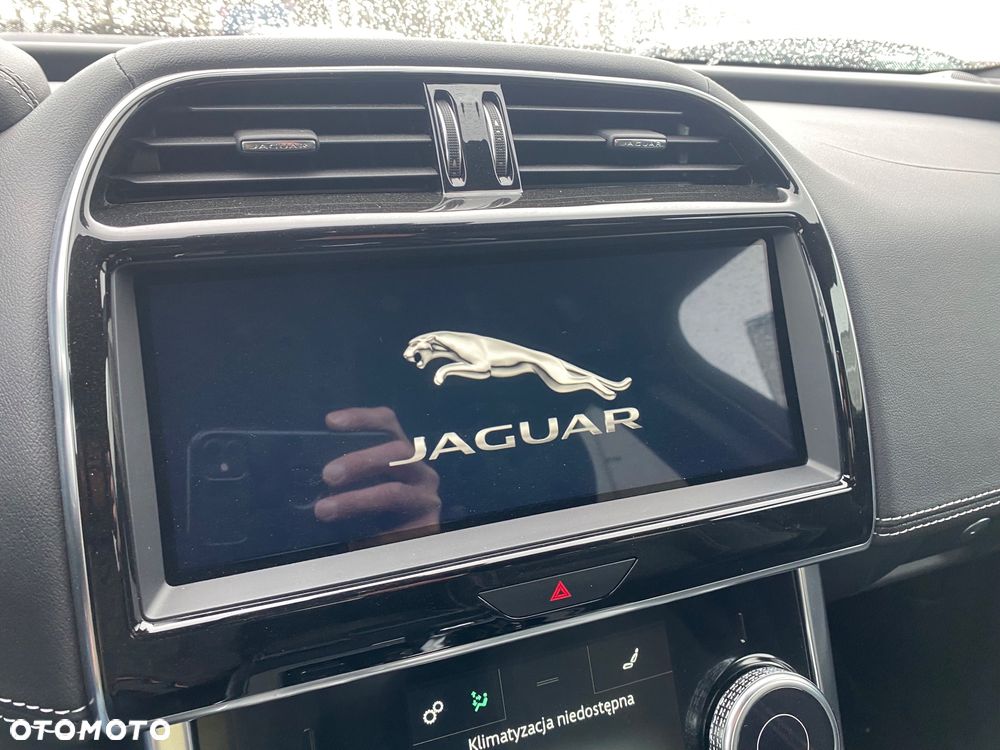 Jaguar XE P300 AWD R-Dynamic HSE - 28