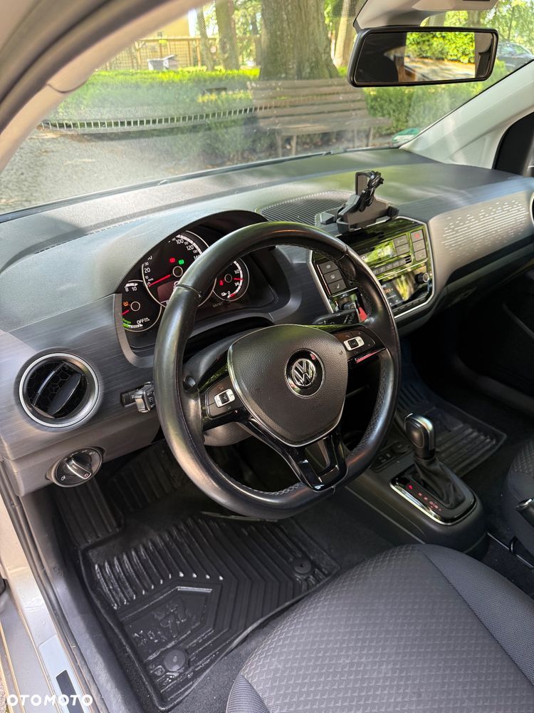 Volkswagen up! e-up United - 11