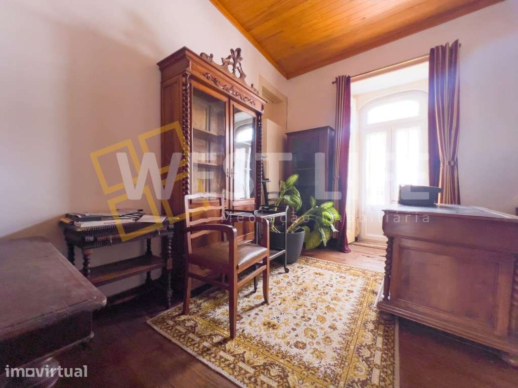 Apartamento com 2 lojas no centro da Vila de Mafra - Grande imagem: 2/34